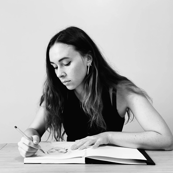 photo de Lupiko - Lou Picault en train de dessiner